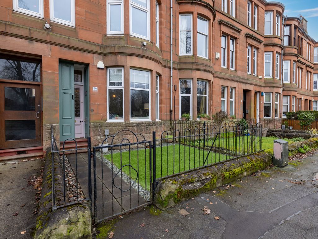1 bed flat for sale in Victoria Park Drive South, Glasgow G14, £140,000