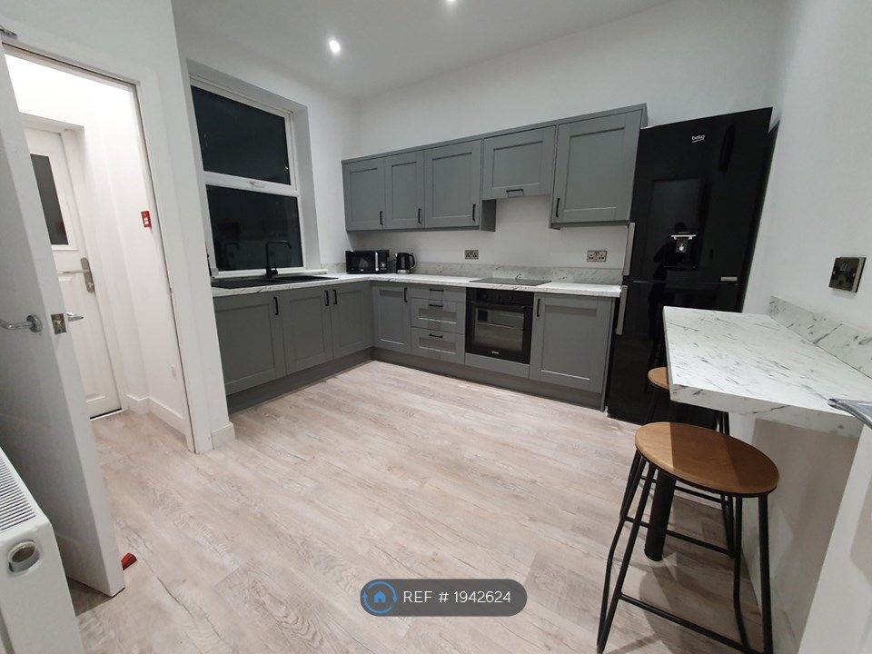 Room to rent in Gartside Street, AshtonUnderLyne OL7, £600 pcm Zoopla