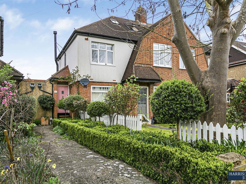 3 bed for sale in Speer Road, Thames Ditton KT7, £595,000