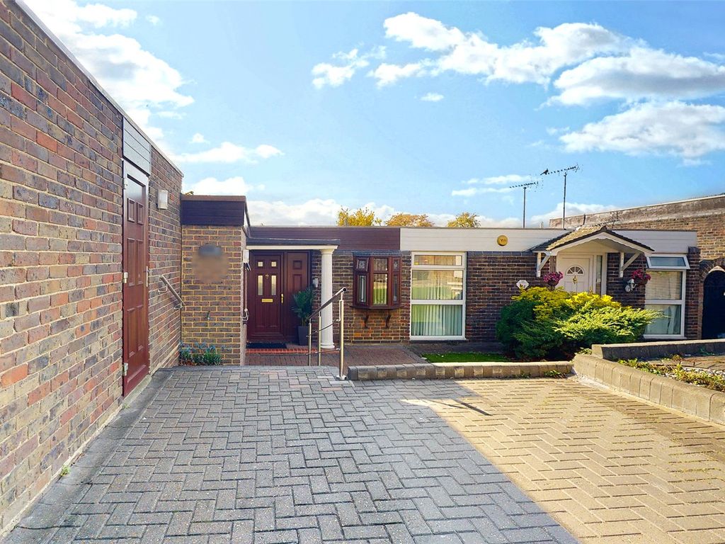 3 bed bungalow for sale in Kingswood Road, Woodlands, Basildon, Essex