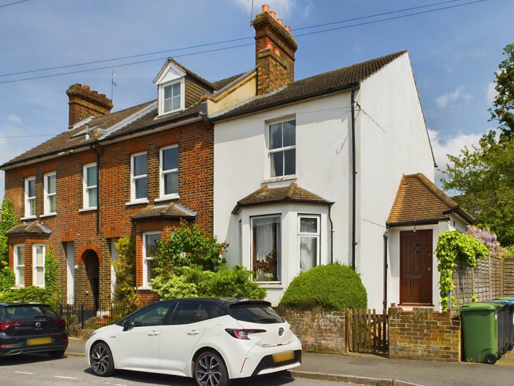 3 bed end terrace house for sale in Alexandra Road, Old Town HP2, £