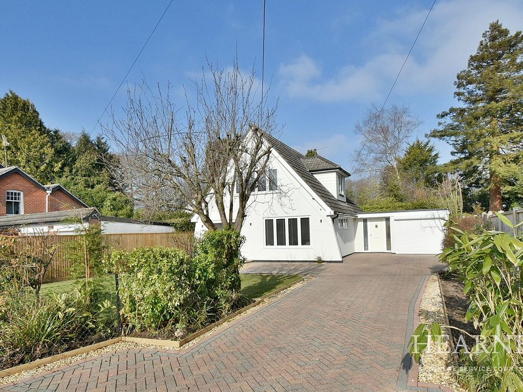 4 bed detached house for sale in Woodside Road, West Moors, Ferndown