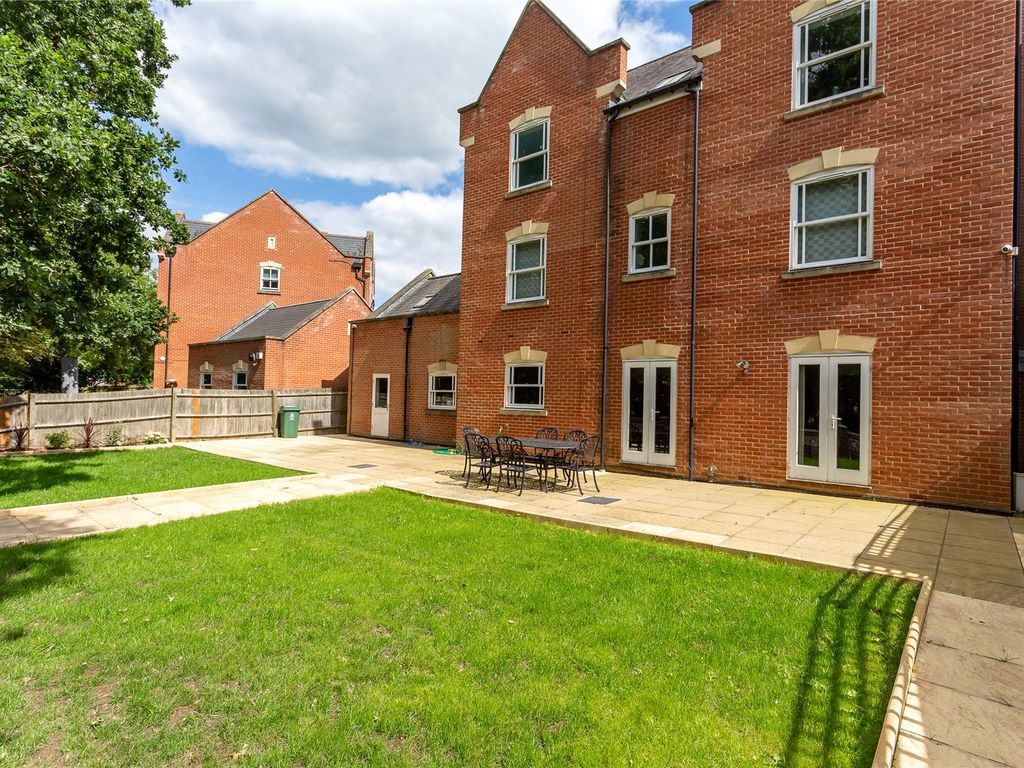 6 bed detached house for sale in Longbourn, Windsor, Berkshire SL4 Zoopla