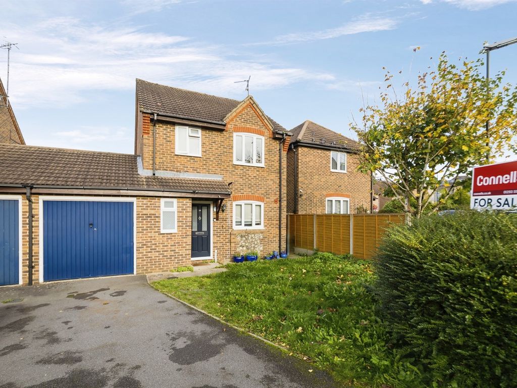 3 bed detached house for sale in Benjamin Road, Maidenbower, Crawley