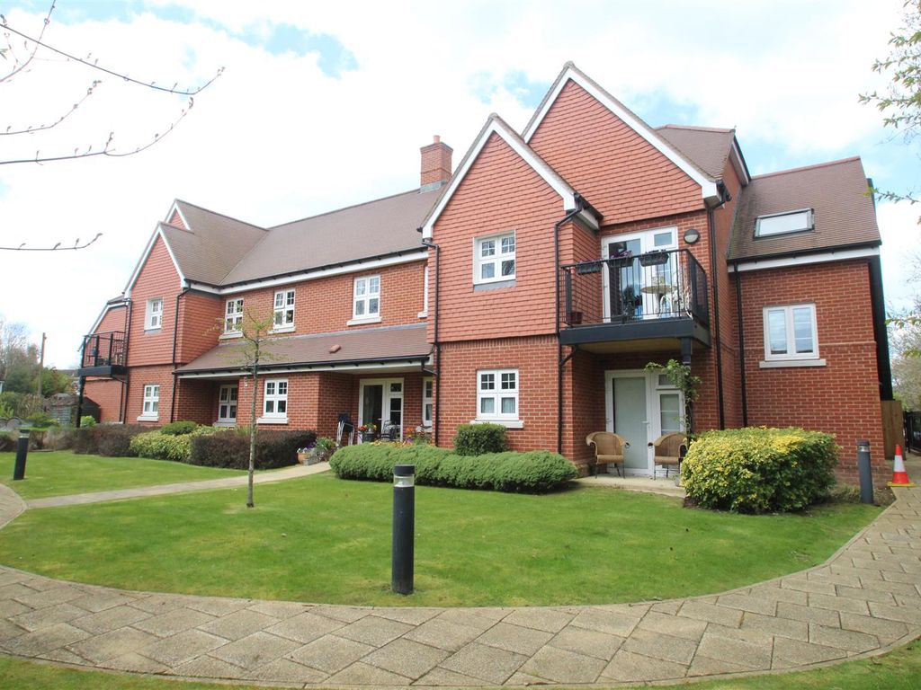 2 bed property to rent in Hempstead Road, Bovingdon, Hemel Hempstead HP3 Zoopla