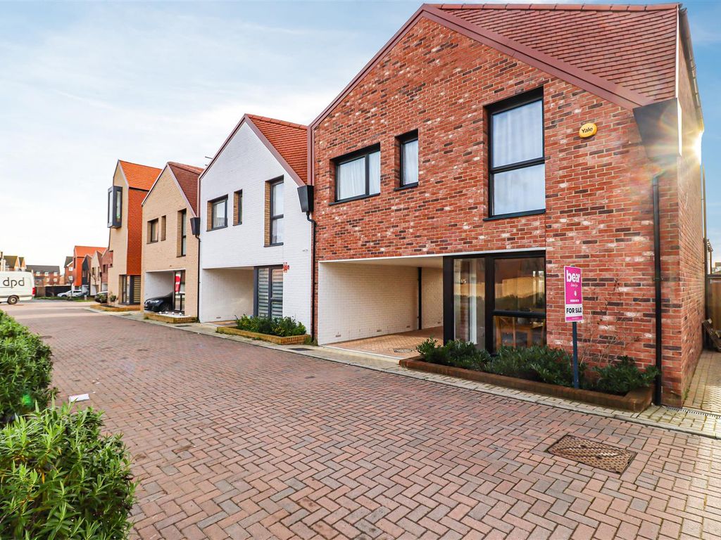 3 bed end terrace house for sale in Tyndale Avenue, Basildon SS14 Zoopla