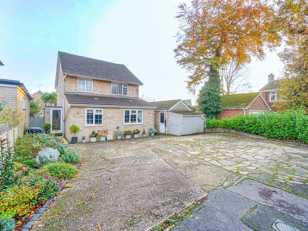 5 bed detached house for sale in Chailey Close, Hastings TN34, £425,000