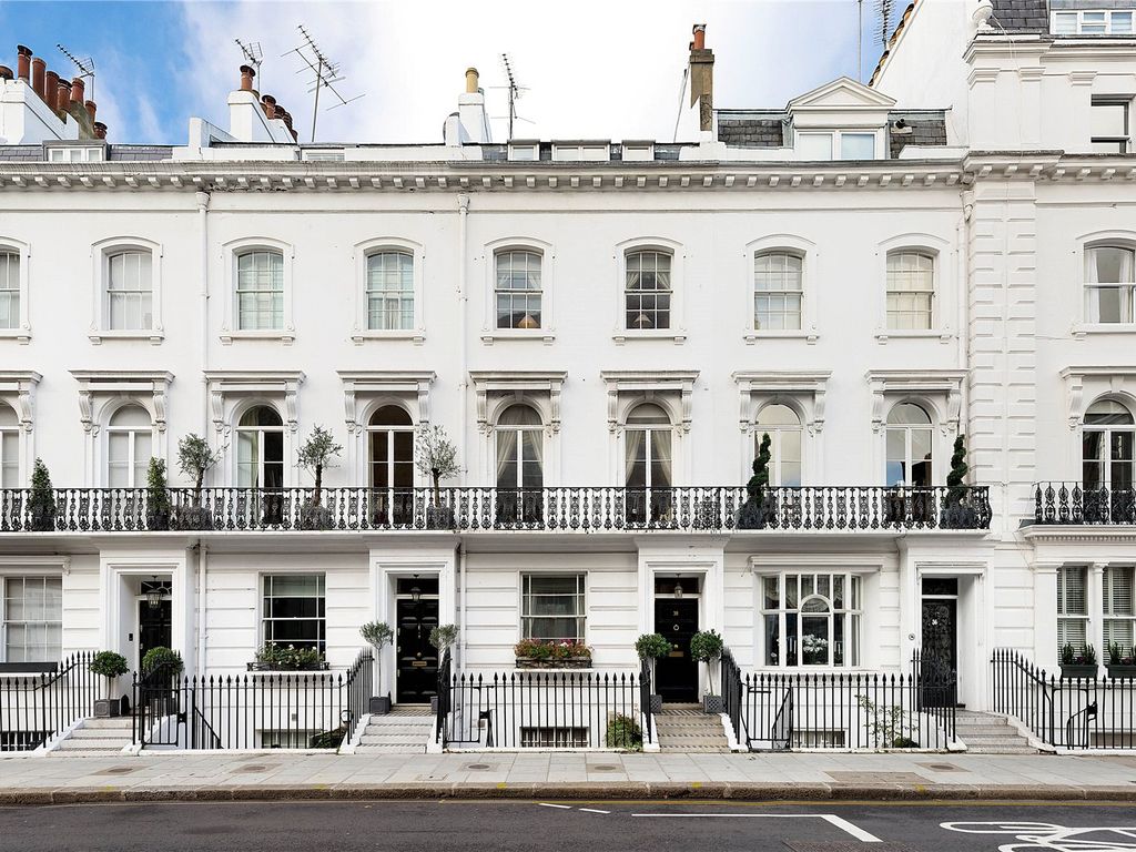 4 bed terraced house for sale in Walton Street, Knightsbridge, London