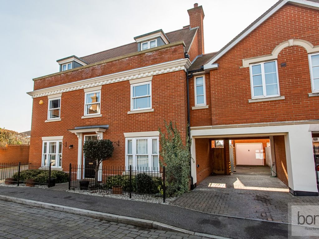 6 bed detached house for sale in Arlington Square, South Woodham