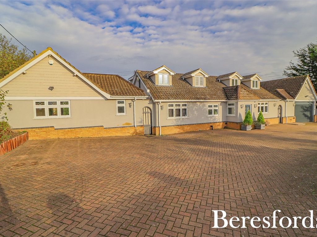 6 bed detached house for sale in Kirkham Road, HorndonOnTheHill SS17