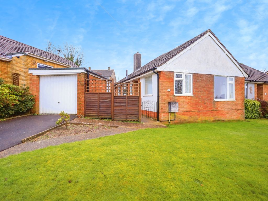 2 bed bungalow for sale in Pine Tree Road, Heathfield, East Sussex TN21