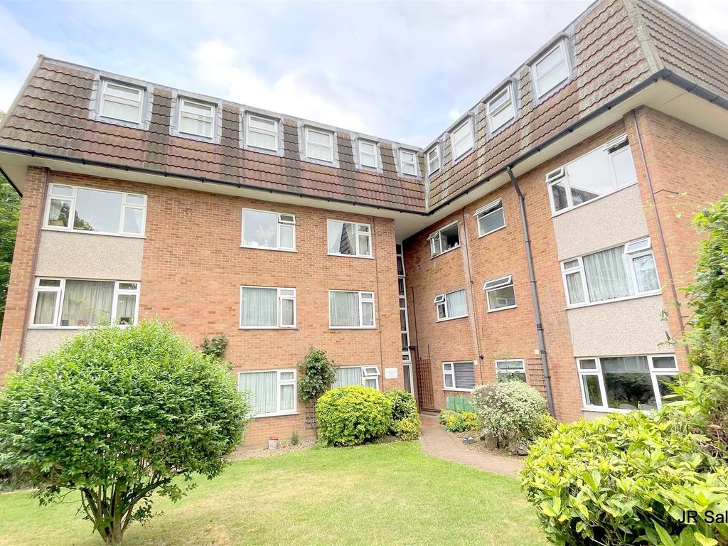 1 bed flat for sale in Lambs Close, Cuffley, Potters Bar EN6, £229,950