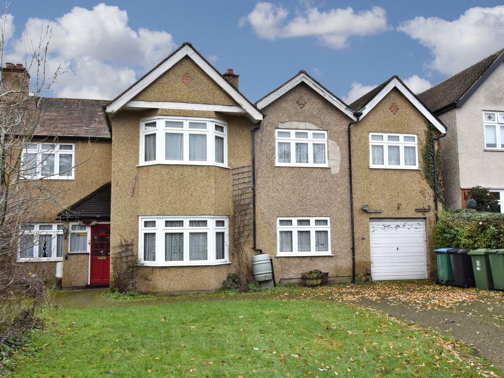 6 bed semidetached house for sale in Garston Drive, Garston, Watford