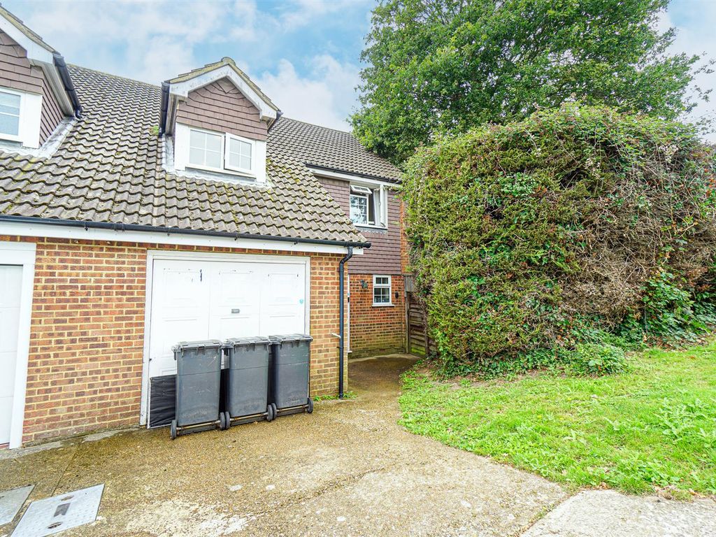 3 bed semidetached house for sale in Westmoreland Close, St. Leonards