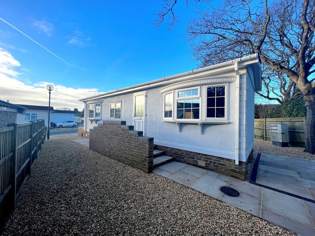 1 bed mobile/park home for sale in Woodlands Park, Stopples Lane