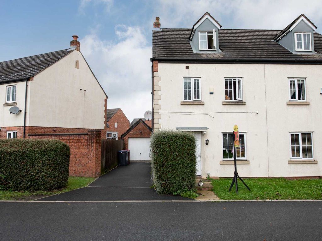 4 bed semidetached house for sale in Giants Seat Grove, Swinton M27