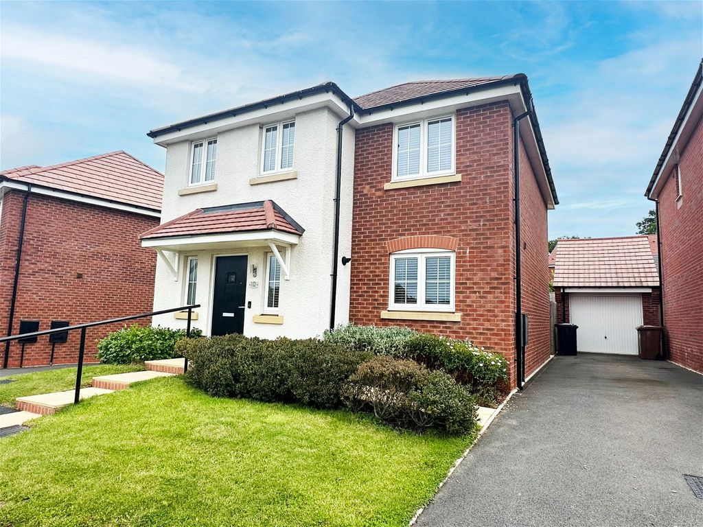 3 bed detached house for sale in Meadow Crescent, Tidbury Green B90, £