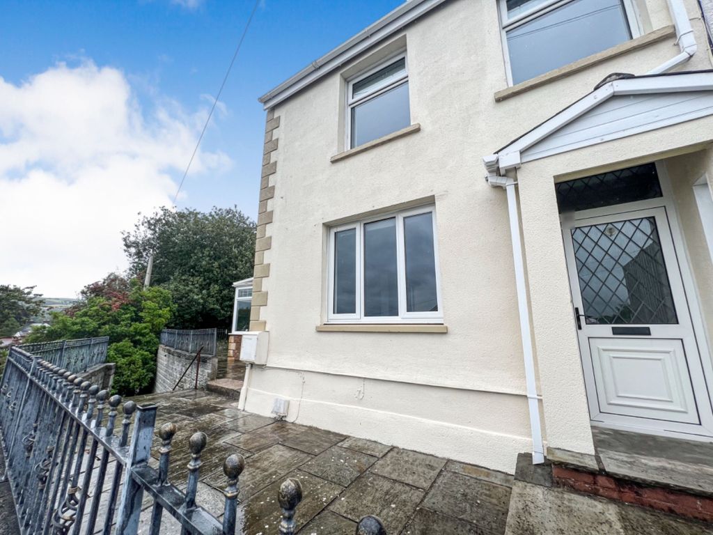 4 bed semidetached house for sale in Alltiago Road, Pontarddulais