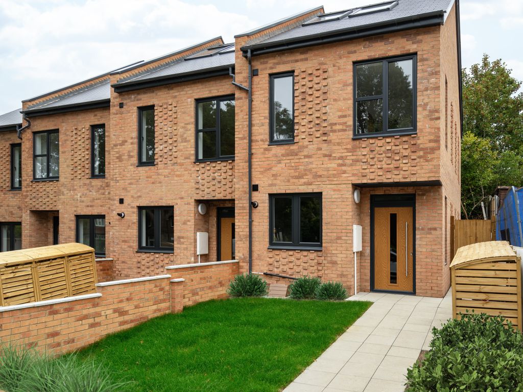 New home, 3 bed end terrace house for sale in Croham Valley Road, South