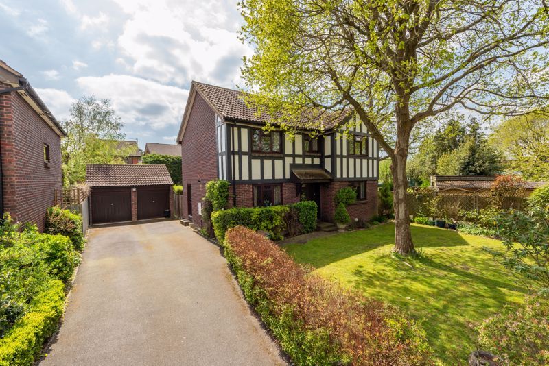 4 bed detached house for sale in Bickney Way, Fetcham, Leatherhead KT22