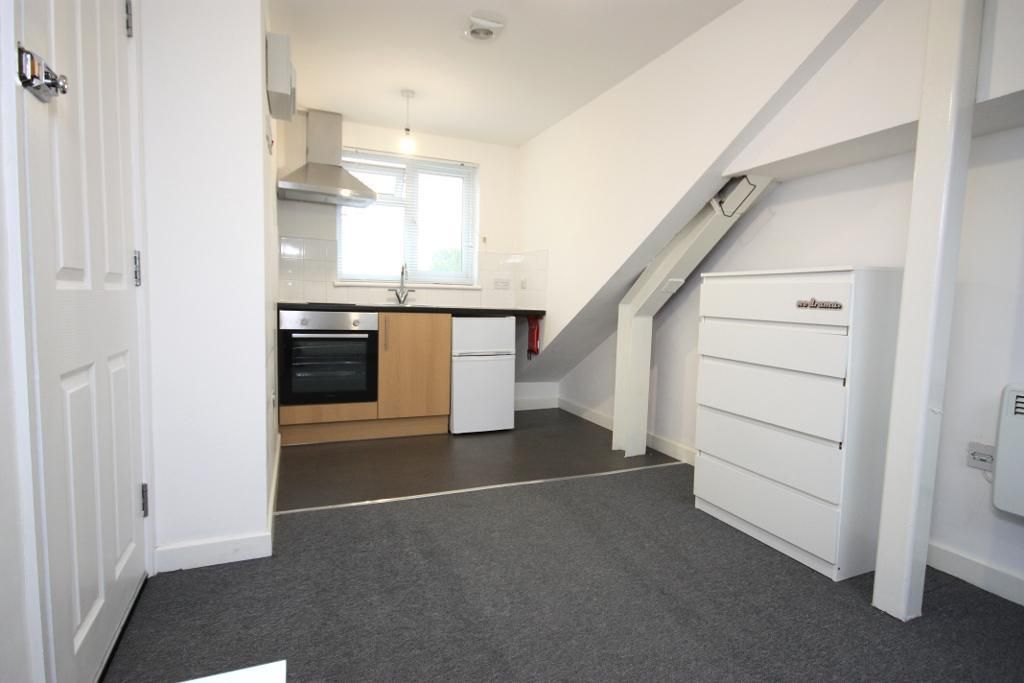 Studio to rent in Long Drive, East Acton, London W3, £1,100 pcm Zoopla