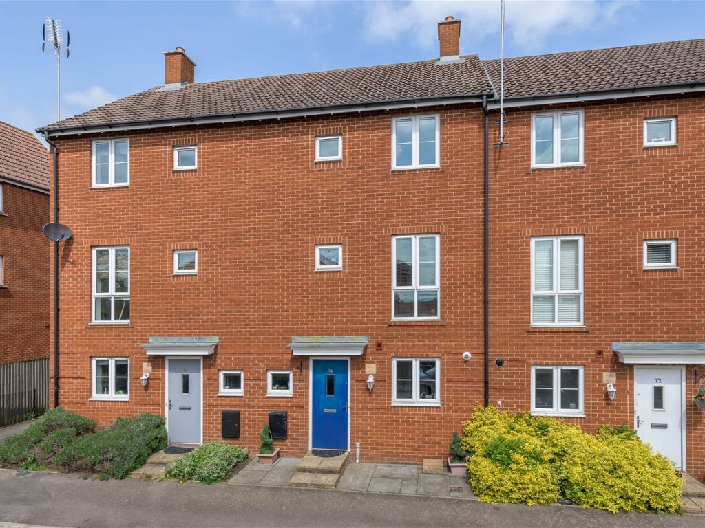 4 bed terraced house for sale in Eddington Crescent, Welwyn Garden City