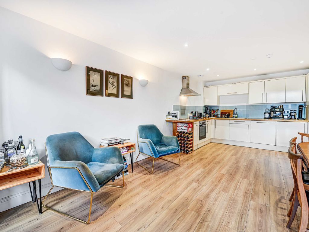 2 bed flat to rent in Wandsworth Road, London SW8, £2,297 pcm Zoopla