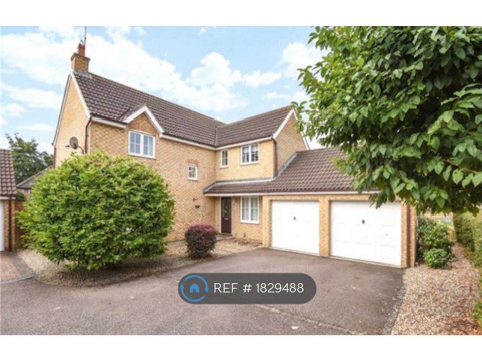 5 bed detached house to rent in Hawthorn Drive, Towcester NN12, £2,000