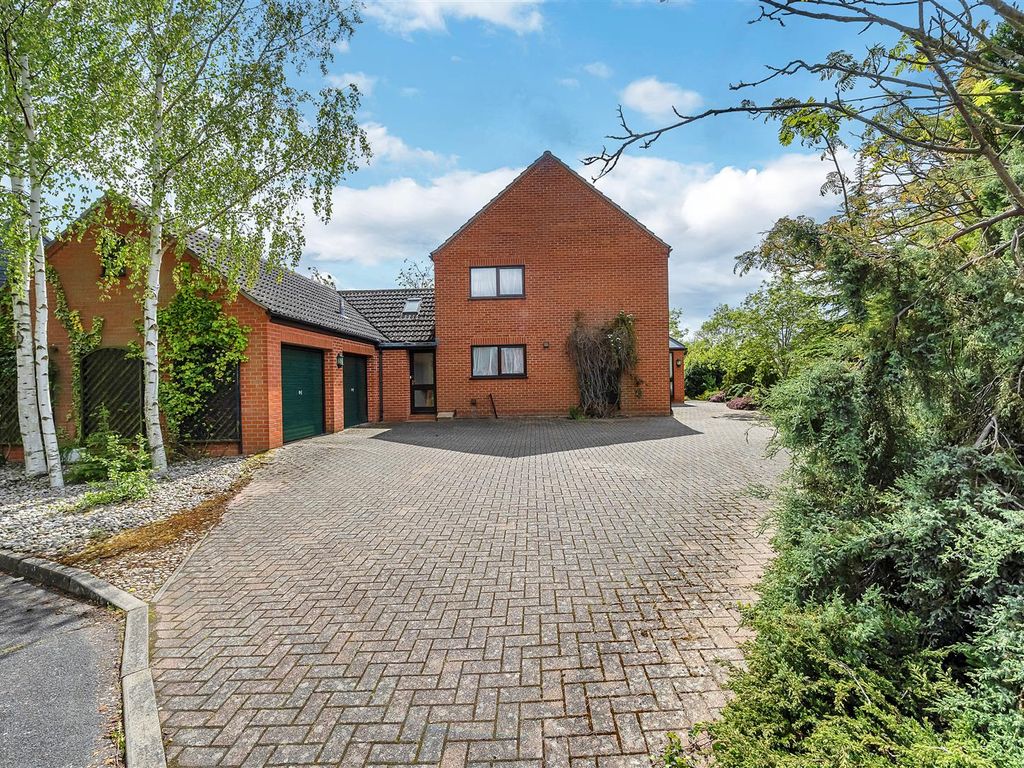 4 bed detached house for sale in Fulford Close, Fornham St. Martin