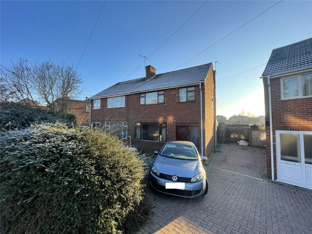 3 bed semidetached house for sale in Avon Road, Worcester