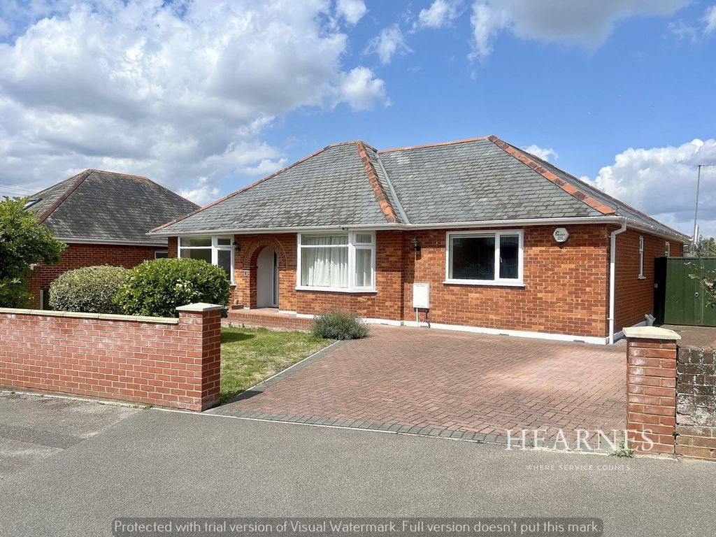 4 bed detached bungalow for sale in Nansen Avenue, Oakdale, Poole BH15