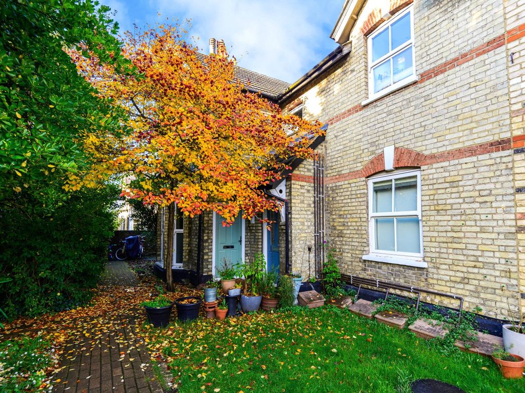 2 bed flat to rent in Queens Road, Hampton Hill, Hampton TW12 Zoopla
