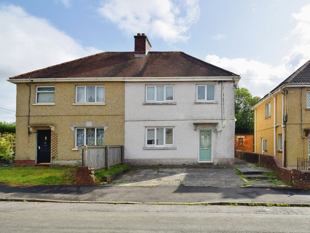 3 bed semidetached house for sale in Maes Tomos, Trimsaran, Kidwelly