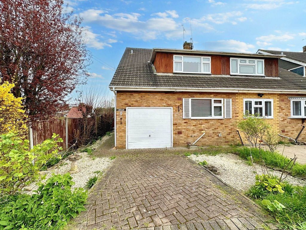 3 bed semidetached house for sale in Highfield Road, Billericay CM11