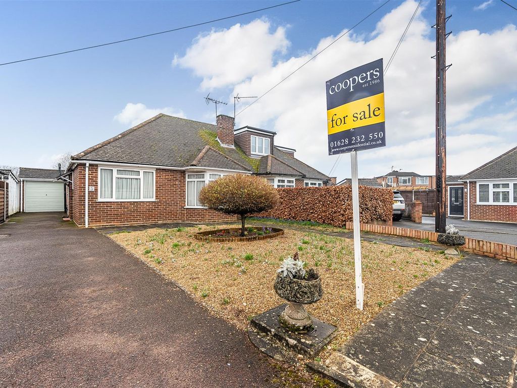 2 bed bungalow for sale in Truro Close, Maidenhead SL6, £470,000 Zoopla