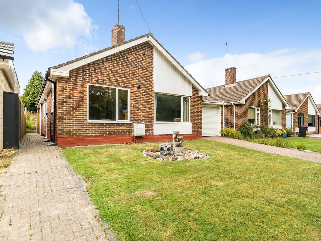 2 bed bungalow for sale in Cleeve Avenue, Tunbridge Wells, Kent TN2, £