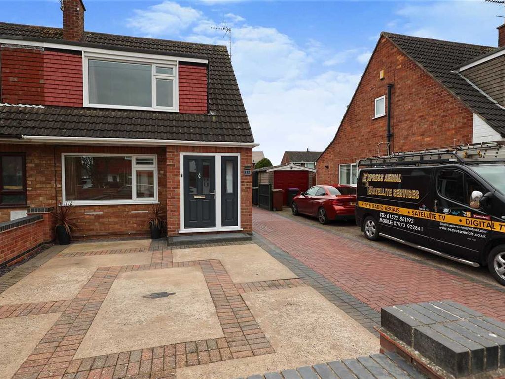 3 bed semidetached house for sale in Chestnut Road, North Hykeham