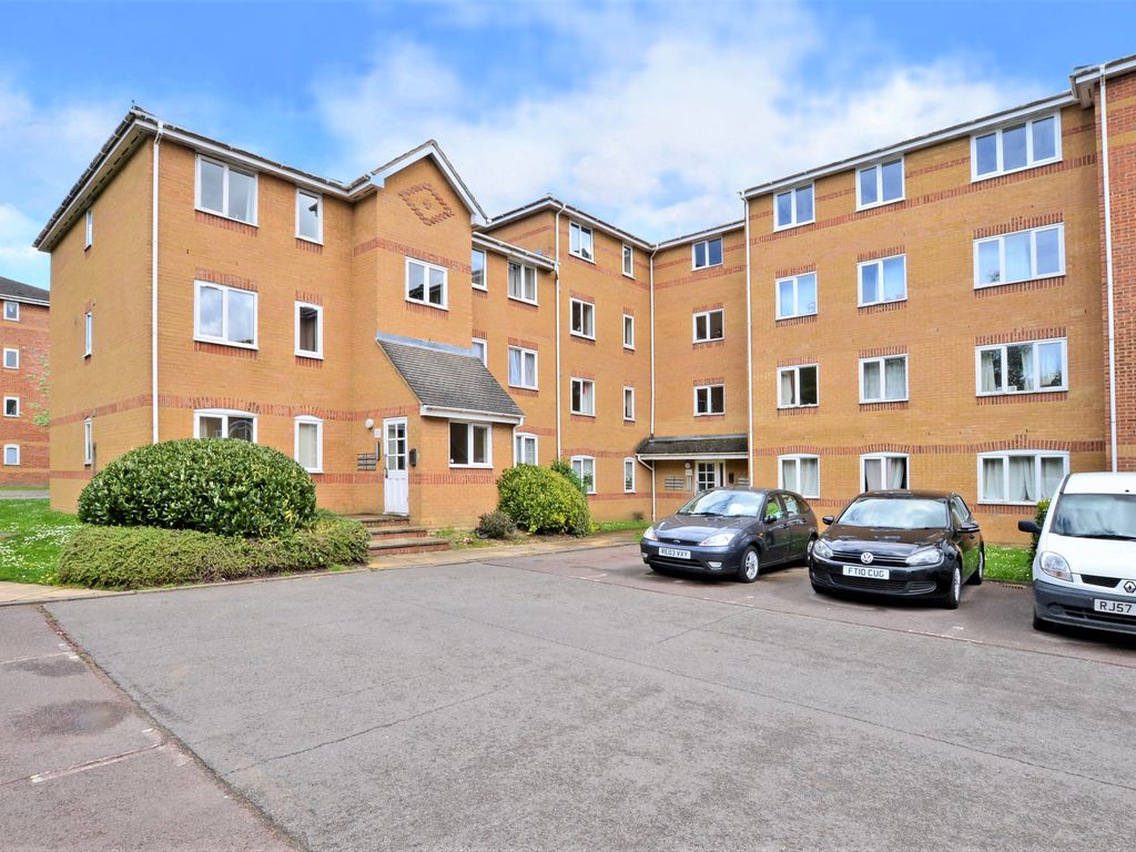 2 bed flat for sale in Ascot Court, Aldershot, Hampshire GU11 Zoopla