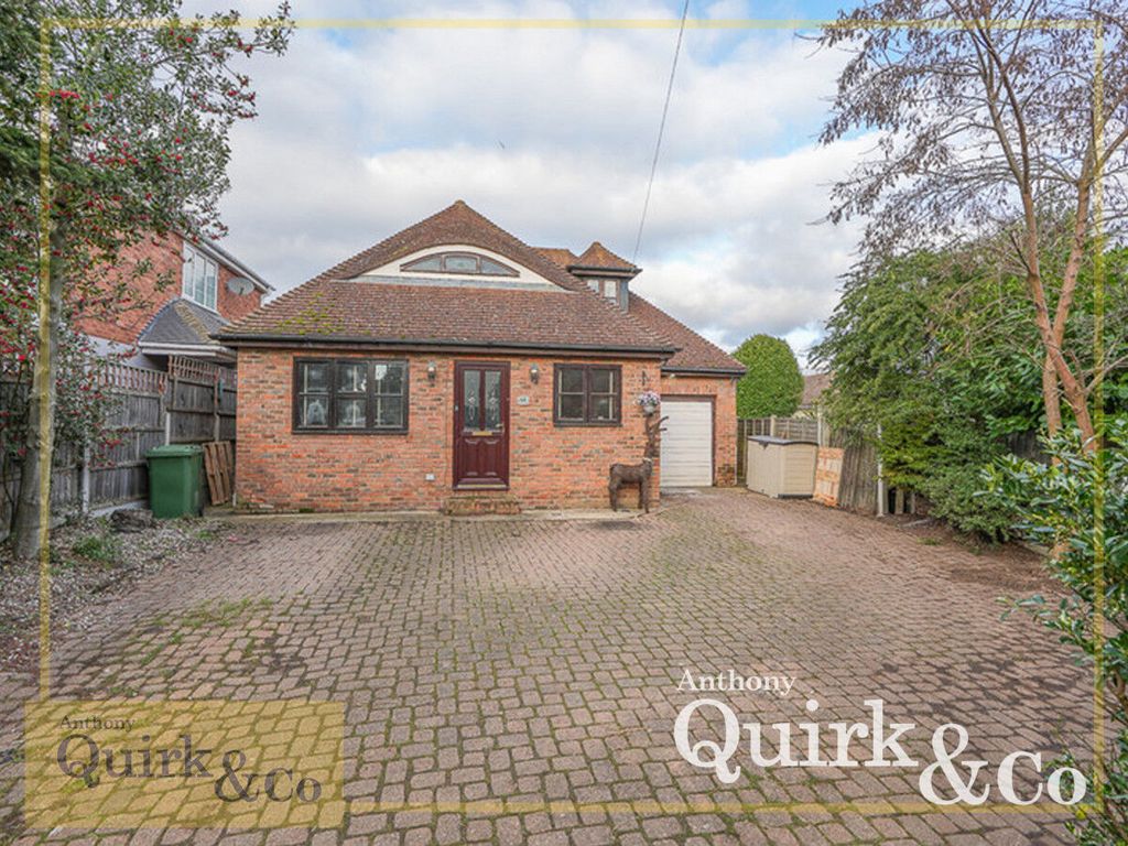 4 bed detached house for sale in Ferndale Crescent, Canvey Island SS8