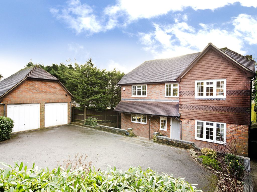 4 bed detached house to rent in Cherry Acre, Chalfont St. Peter, Gerrards Cross SL9 Zoopla