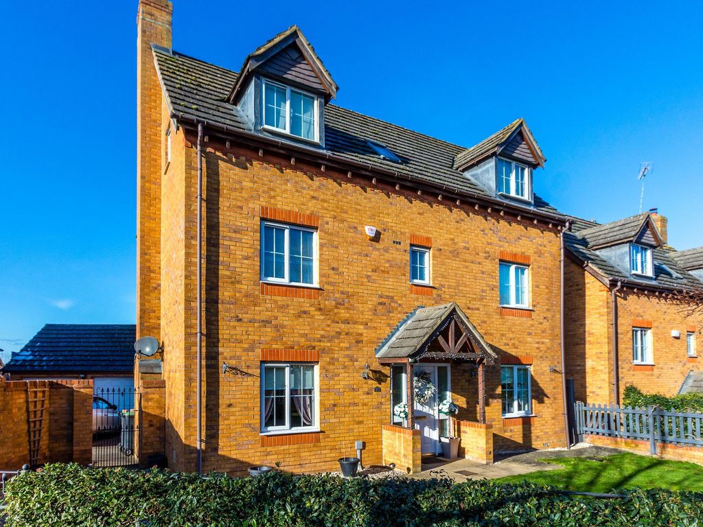 5 bed detached house for sale in Windermere Drive, Higham Ferrers