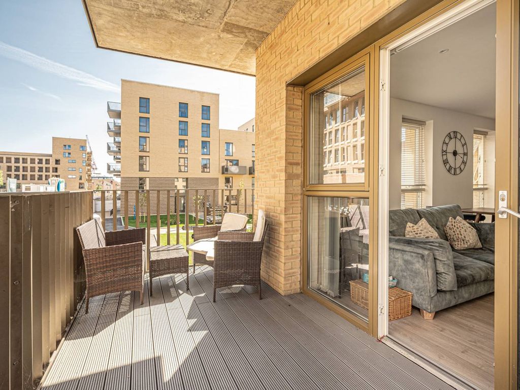 2 bed flat for sale in Perryfield Way, Hendon, London NW9, £485,000