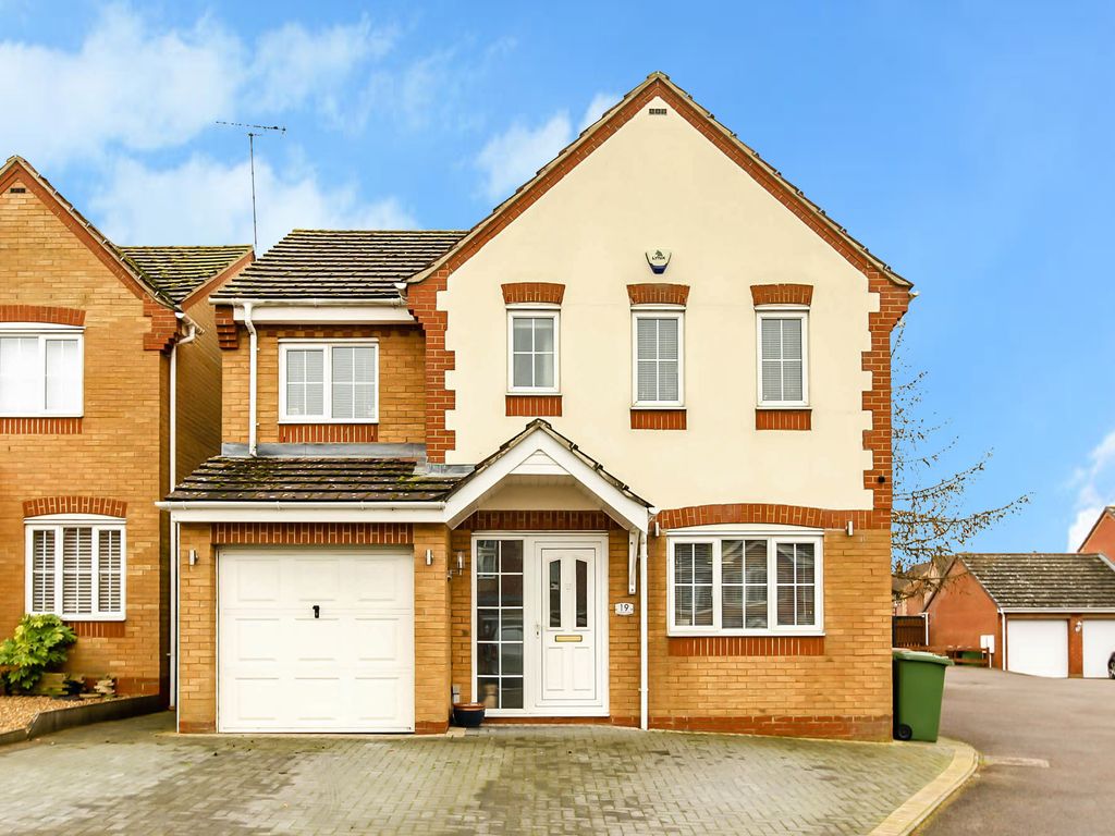 4 bed detached house for sale in Evesham Close, Wellingborough NN8, £