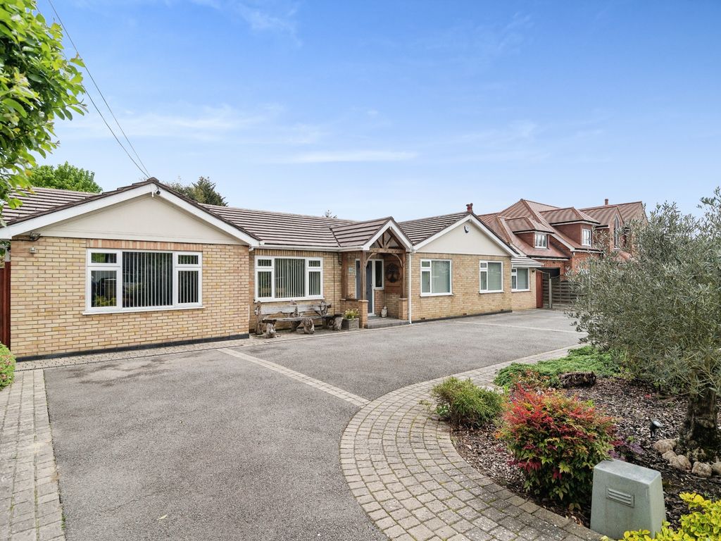 4 bed bungalow for sale in Church Road, Ramsden Bellhouse, Billericay