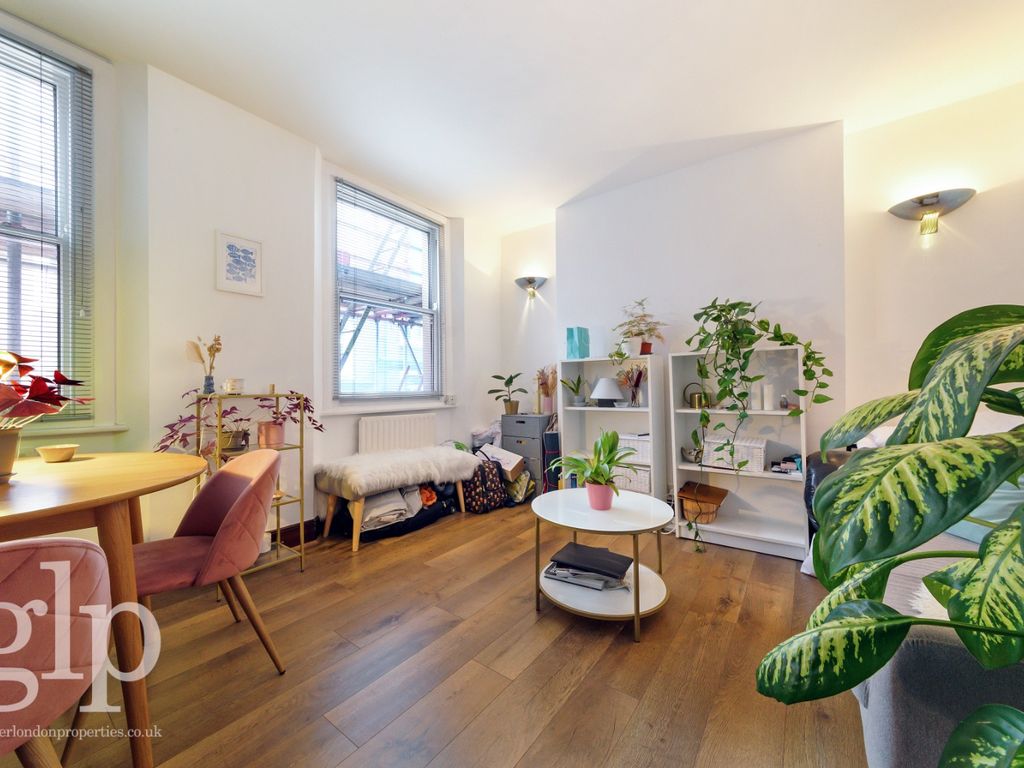 2 bed flat to rent in Winnett Street, London, Greater London W1D, £ ...