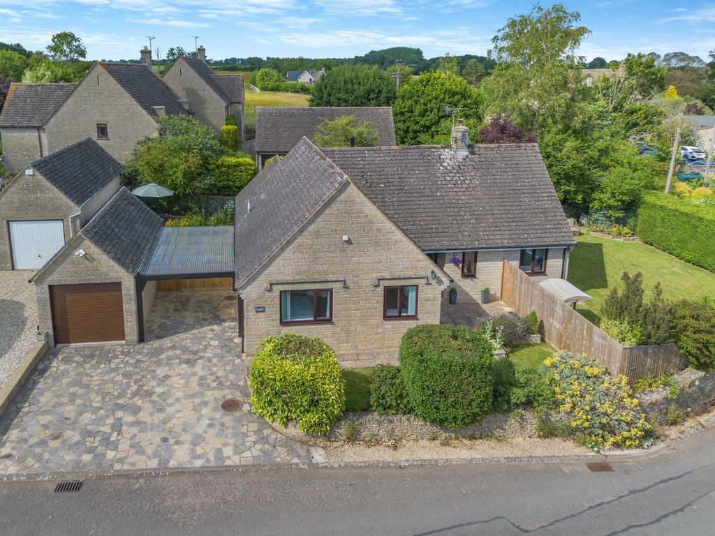 3 bed bungalow for sale in Ampney Crucis, Cirencester, Gloucestershire GL7, £750,000 Zoopla