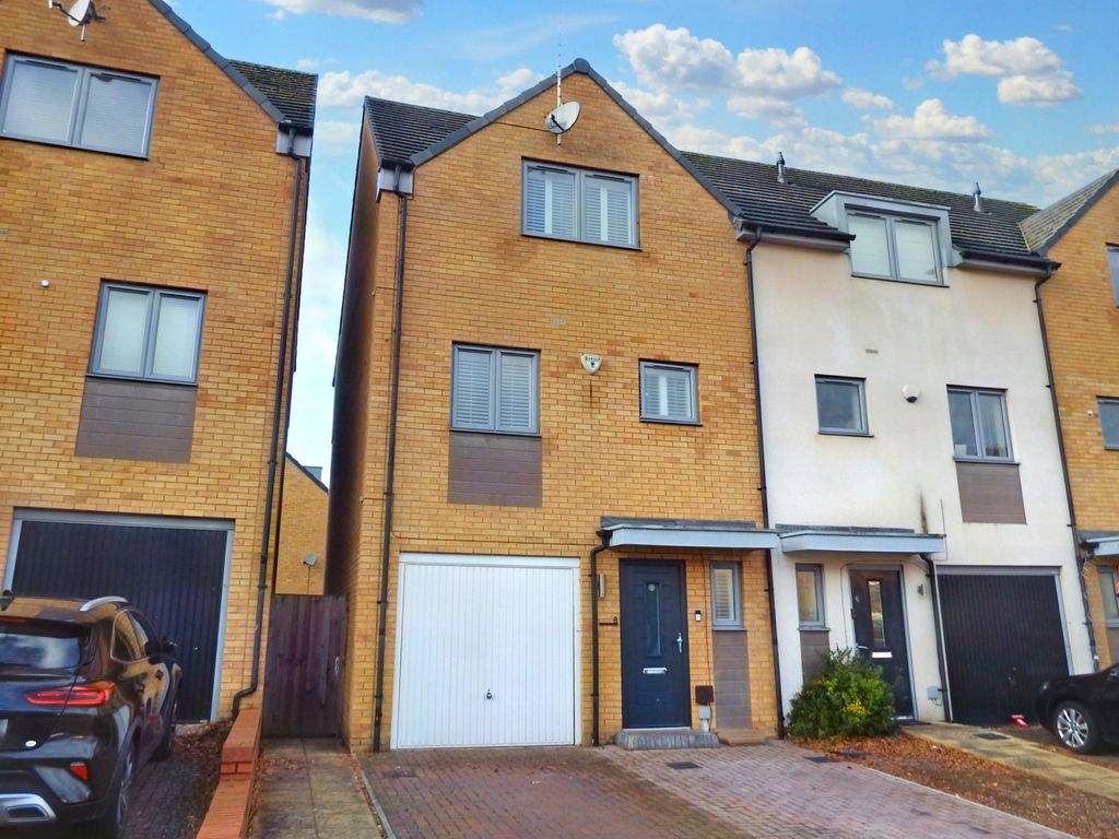 4 bed end terrace house for sale in Lulworth Close, Stevenage, Hertfordshire SG1, £485,000 Zoopla