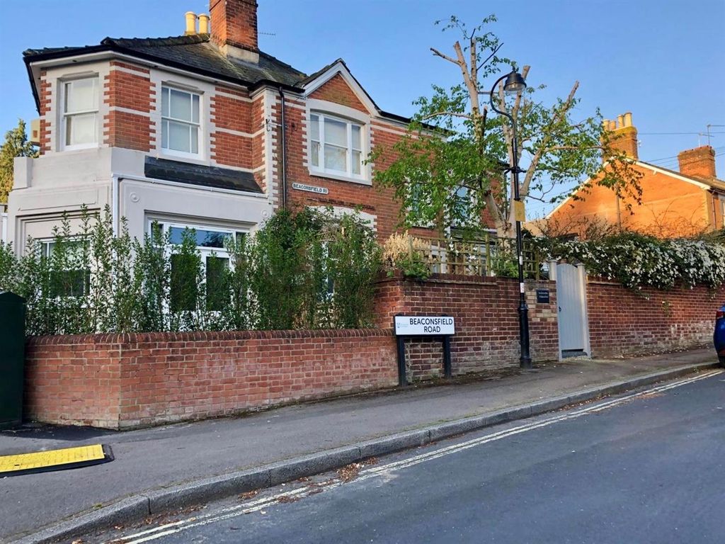 3 bed semidetached house for sale in Cliddesden Road, Basingstoke RG21