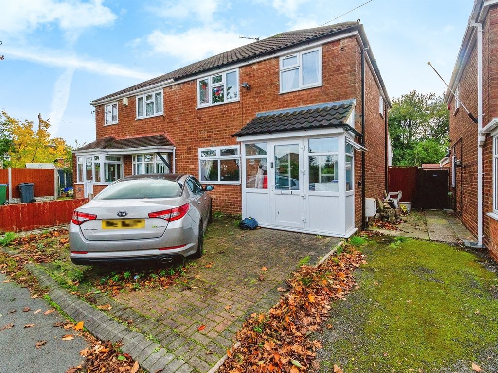 3 bed semidetached house for sale in Almond Avenue, Yew Tree Estate