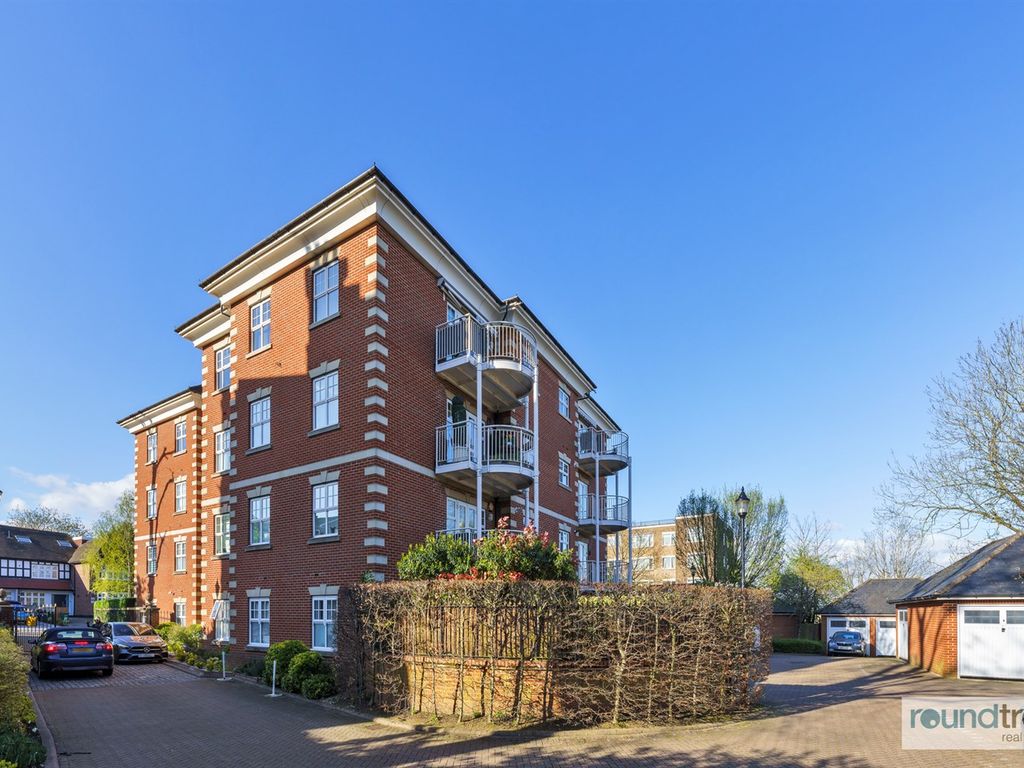 2 bed flat for sale in Markham Court, Corrigan Close, Hendon NW4, £